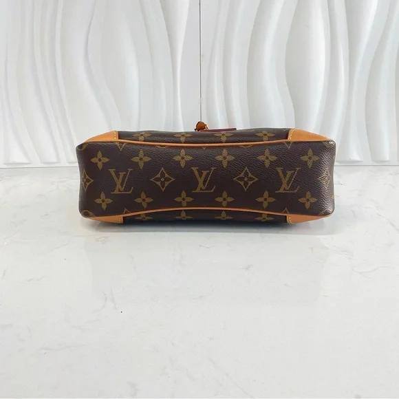 LOUIS VUITTON Odeon PM Hobo Bag Monogram Canvas - Picture 4 of 11